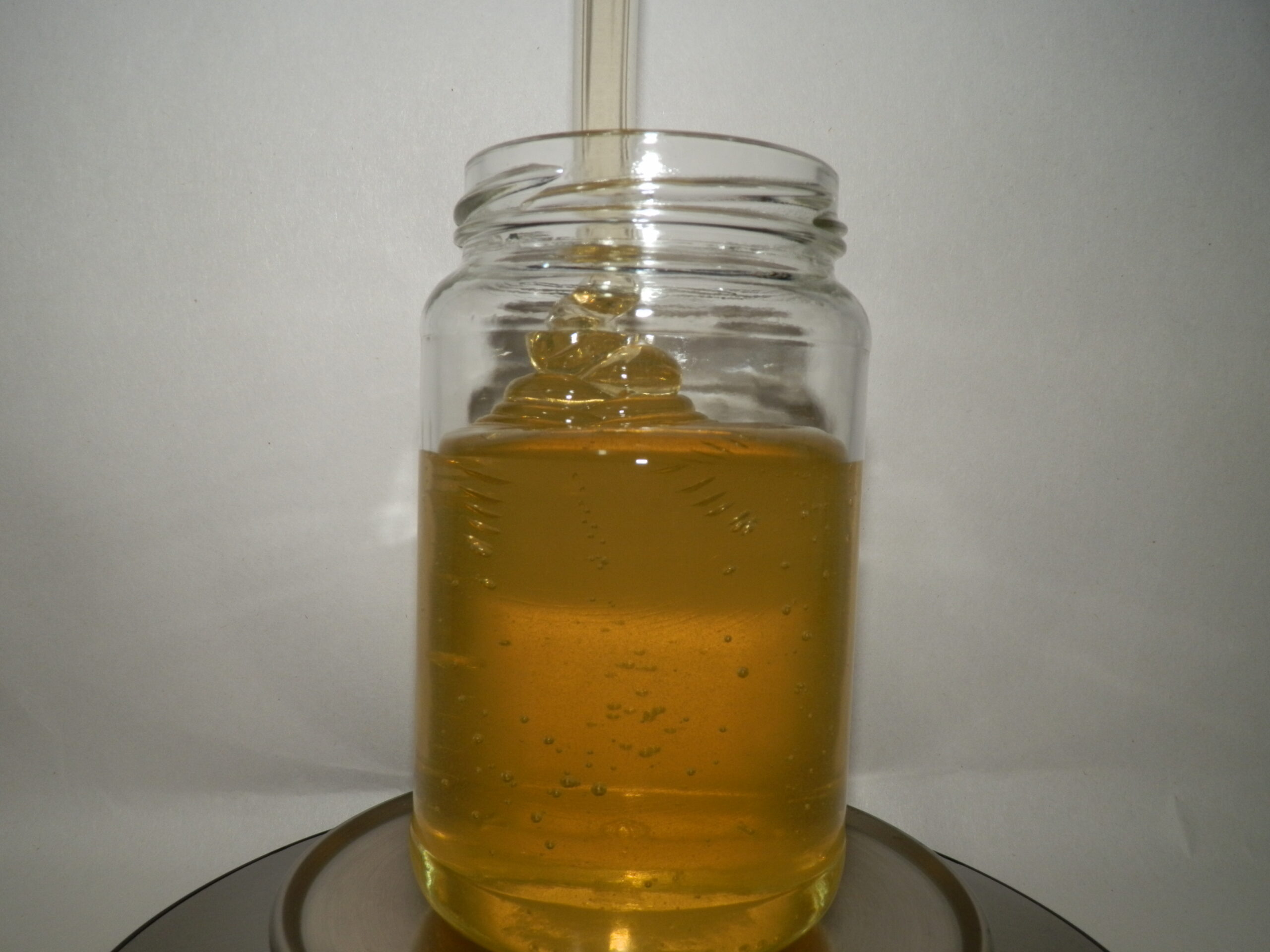 agatovy-vceli-med-500g-skleneny-pohar