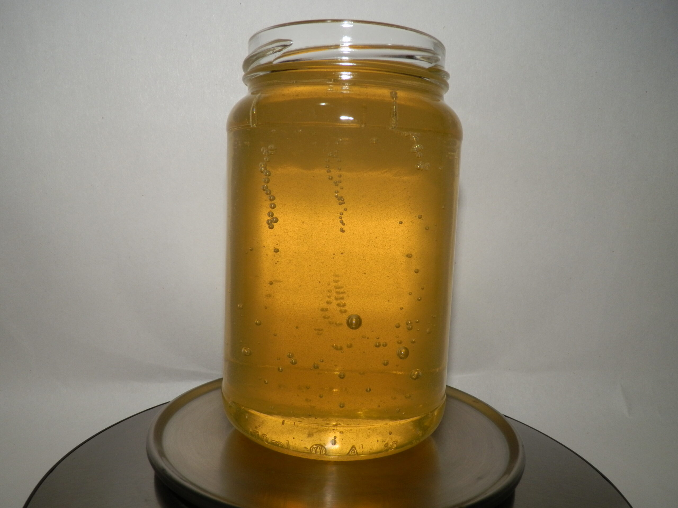 agatovy-vceli-med-500g-skleneny-pohar