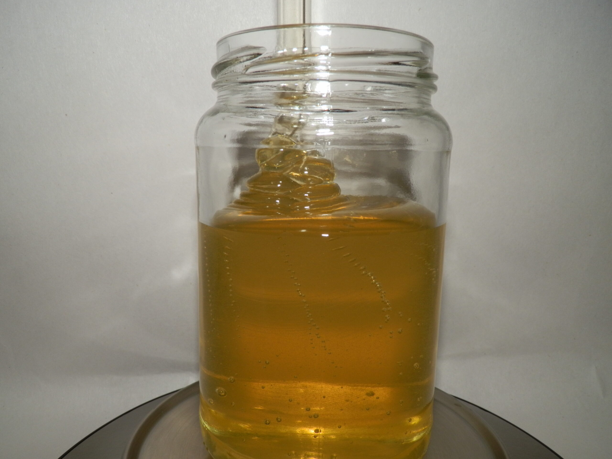 agatovy-vceli-med-500g-skleneny-pohar