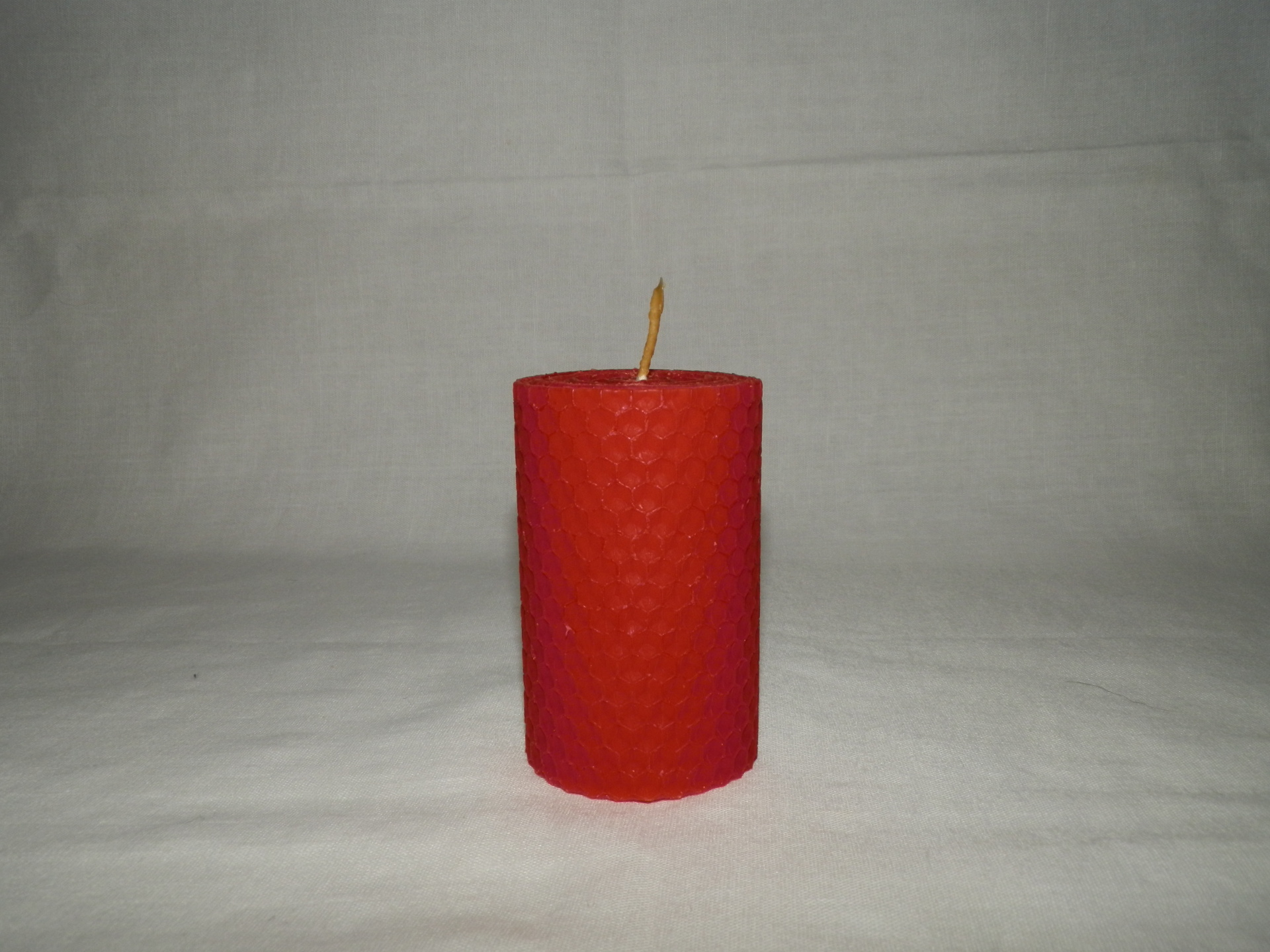 farebna-voskova-sviecka-valec-8-x-5-cm-c-b2